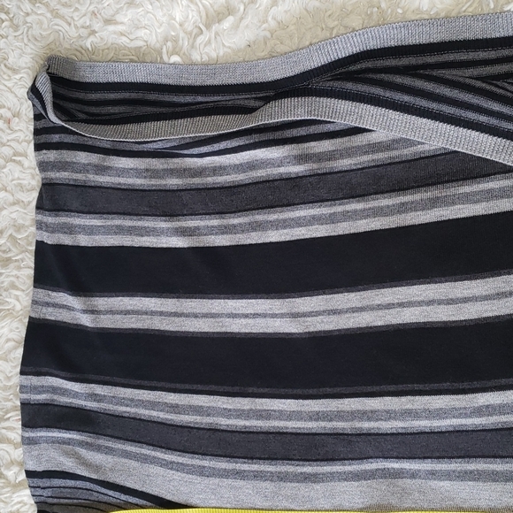 Michael Stars All Stripe Ruana in Black OS - Picture 8 of 9